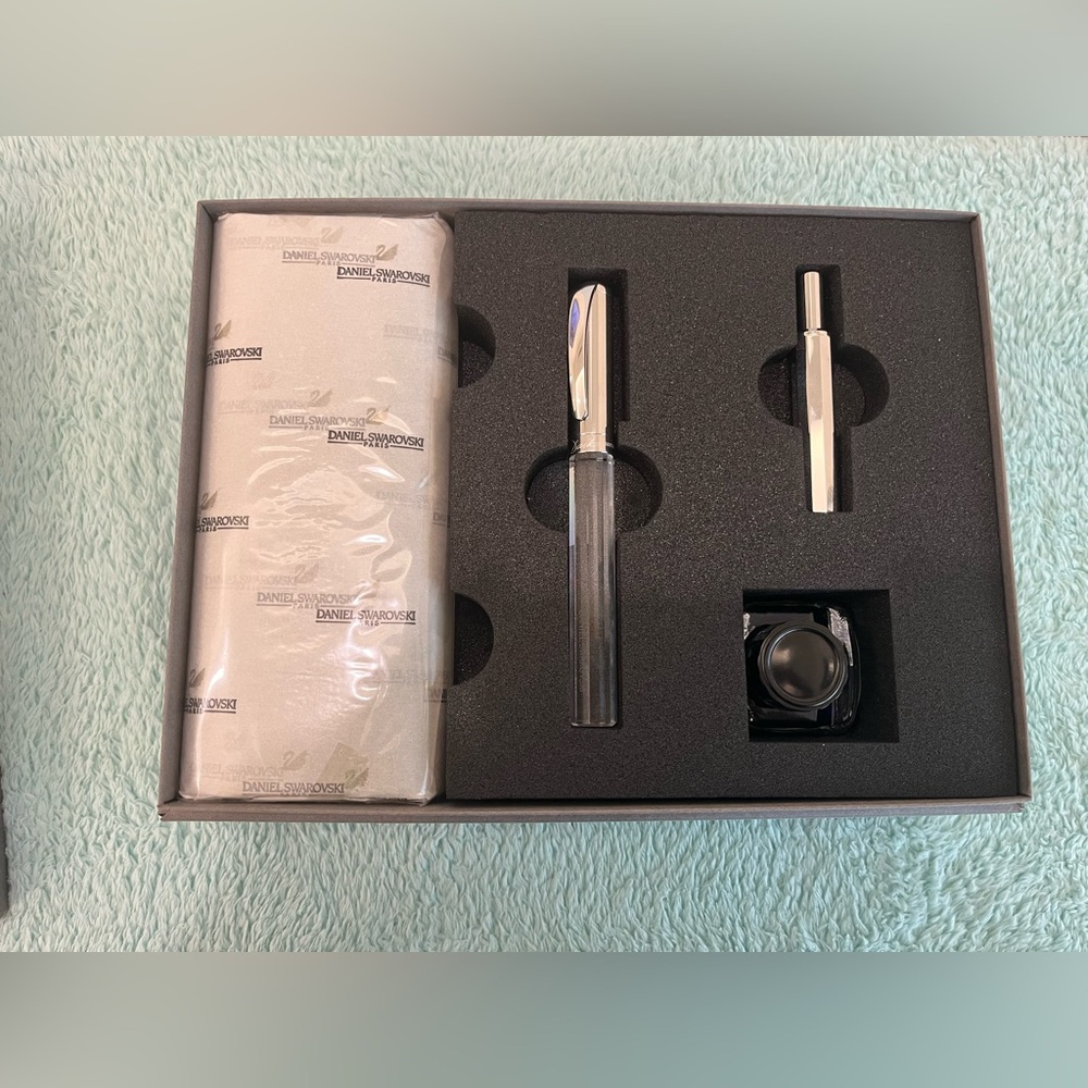 DANIEL SWAROVSKI Limited Addition Crystal Pen Set & Crystal/Wood Display Piece
